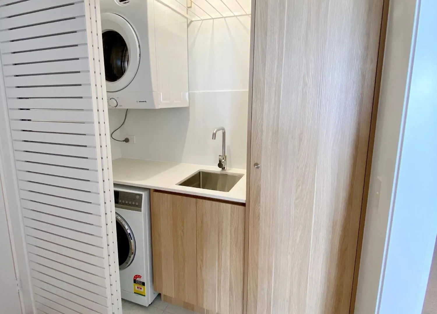 *** Aparthotel 84 The Spit Holiday Apartments Mooloolaba Australia